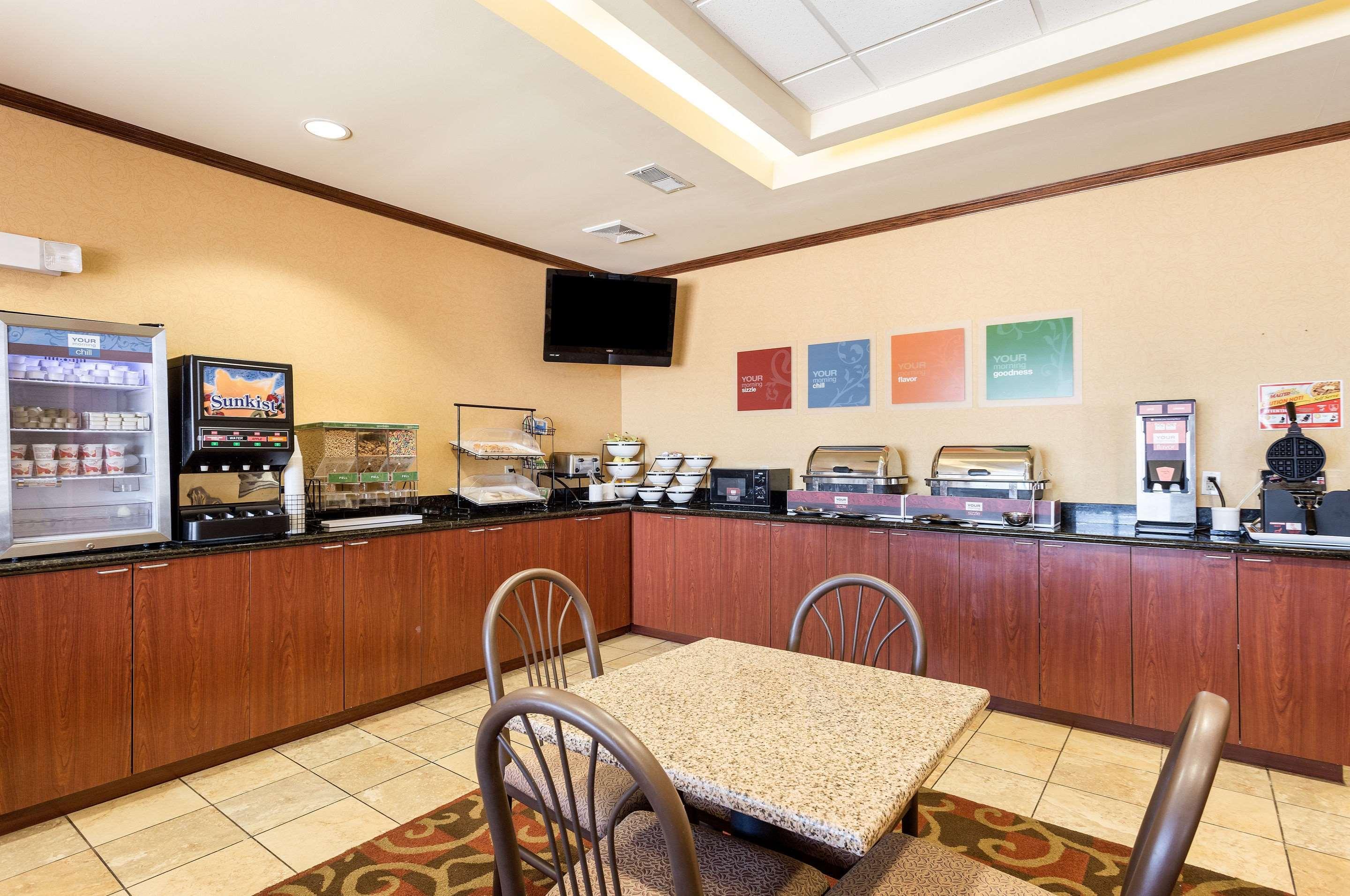 Comfort Inn & Suites Блайтвилл Экстерьер фото