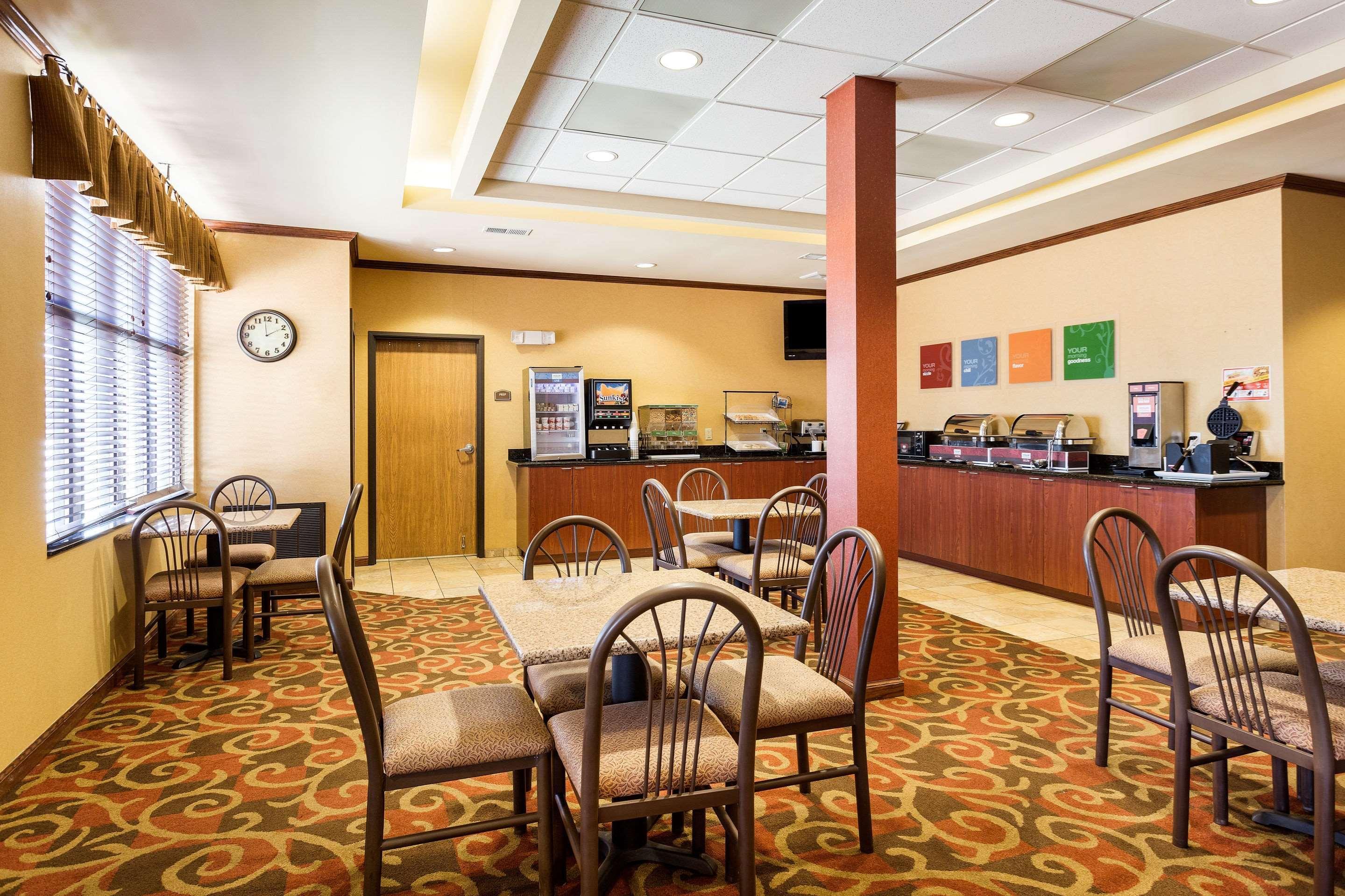 Comfort Inn & Suites Блайтвилл Экстерьер фото