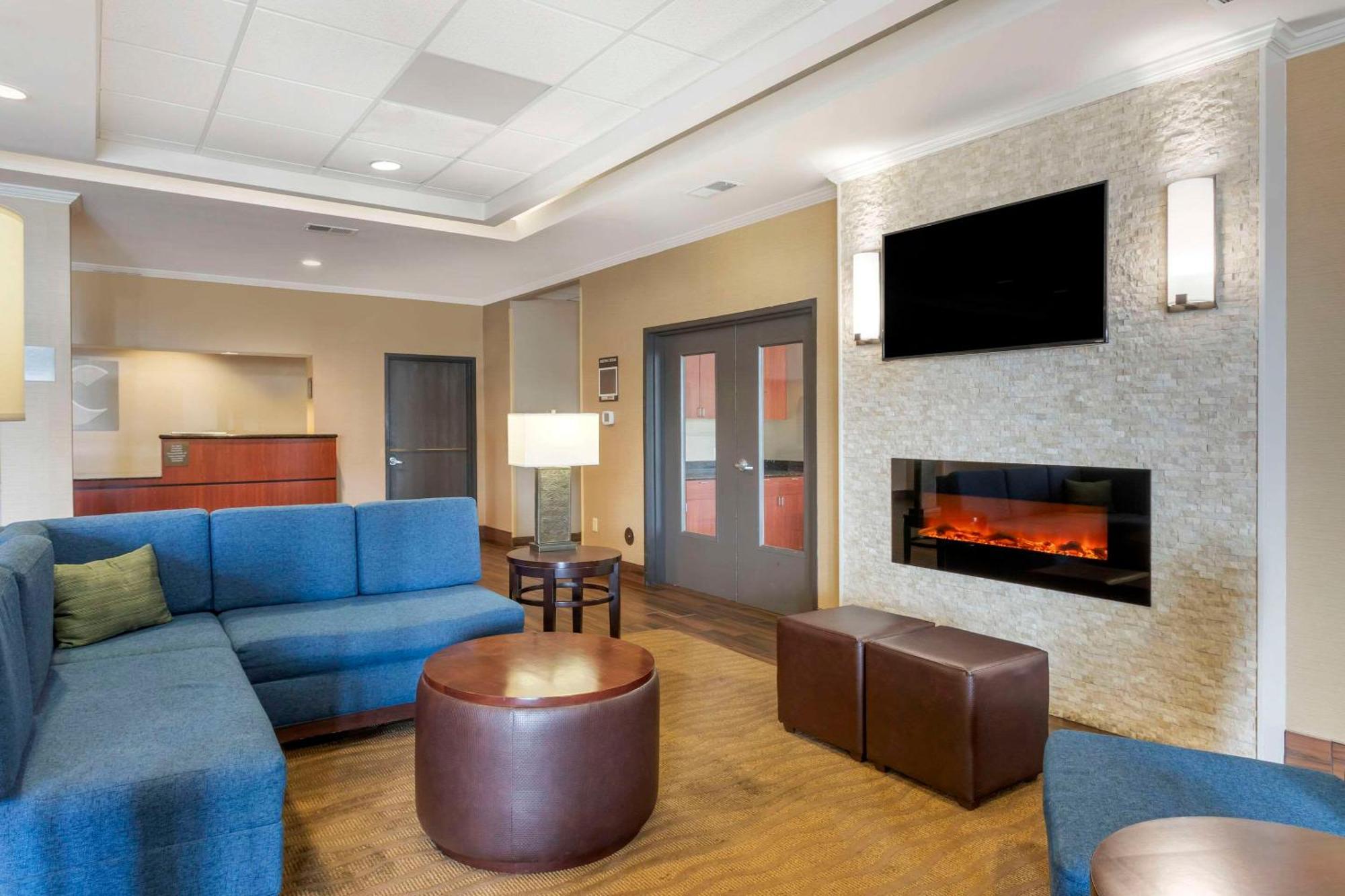 Comfort Inn & Suites Блайтвилл Экстерьер фото